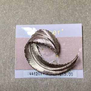 Vintage Lisner Silver Tone brooch pin